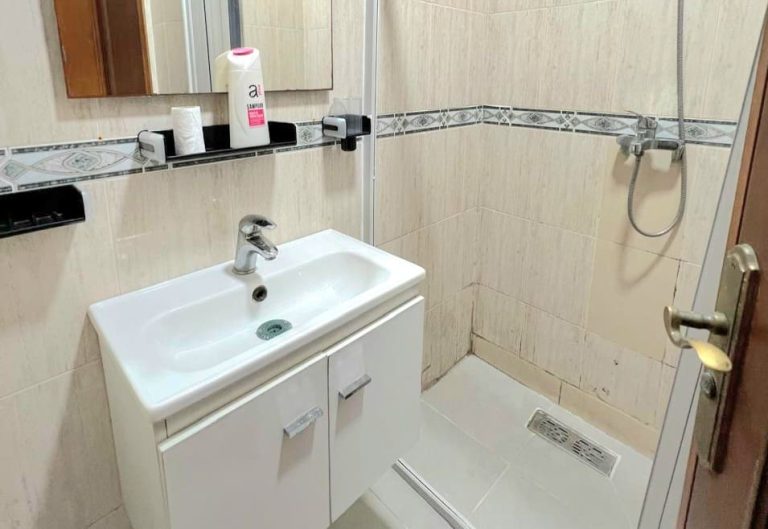 Appartement 3 chambres Spacieux et Meublé avec Terrasse – Idéal pour Longue Durée