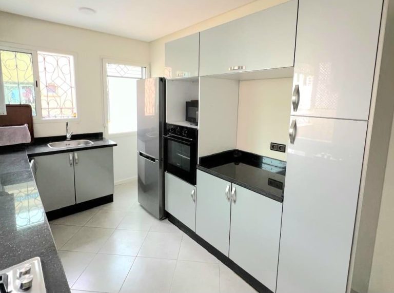 Appartement 3 chambres Spacieux et Meublé avec Terrasse – Idéal pour Longue Durée