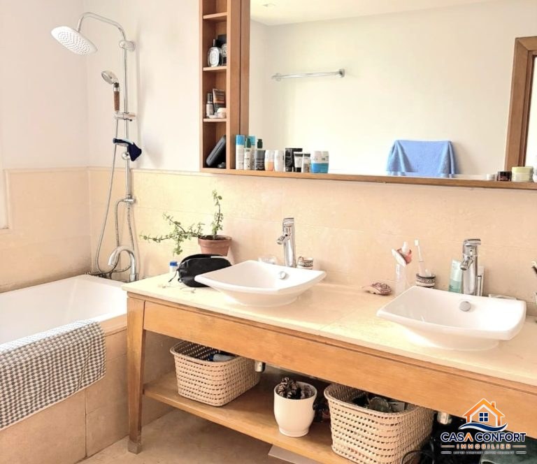 Location longue durée – Appartement 3 chambres meublé de 205 m² à Racine, Casablanca