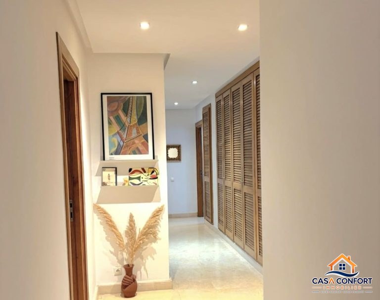 Location longue durée – Appartement 3 chambres meublé de 205 m² à Racine, Casablanca