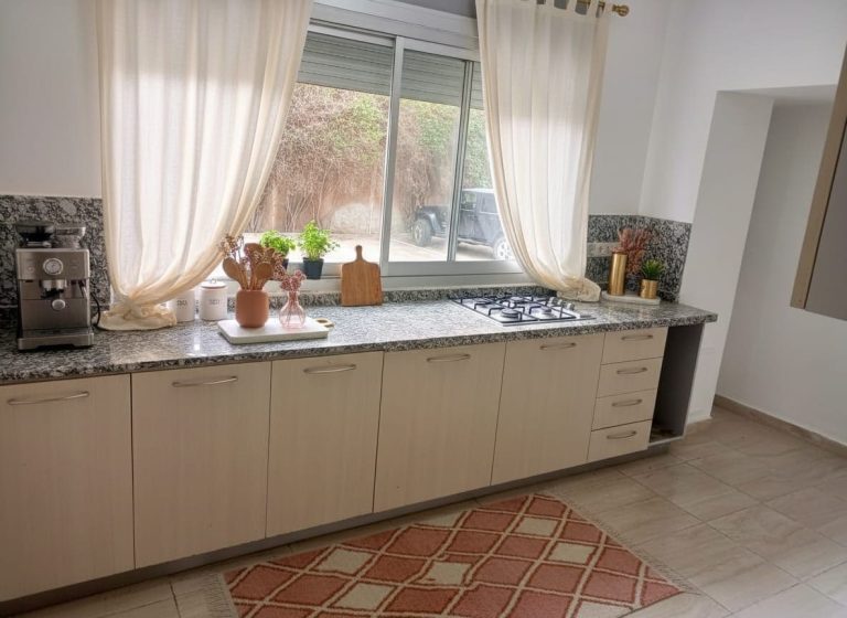 Appartement vide de standing à louer à Gauthier – Location longue durée à Casablanca