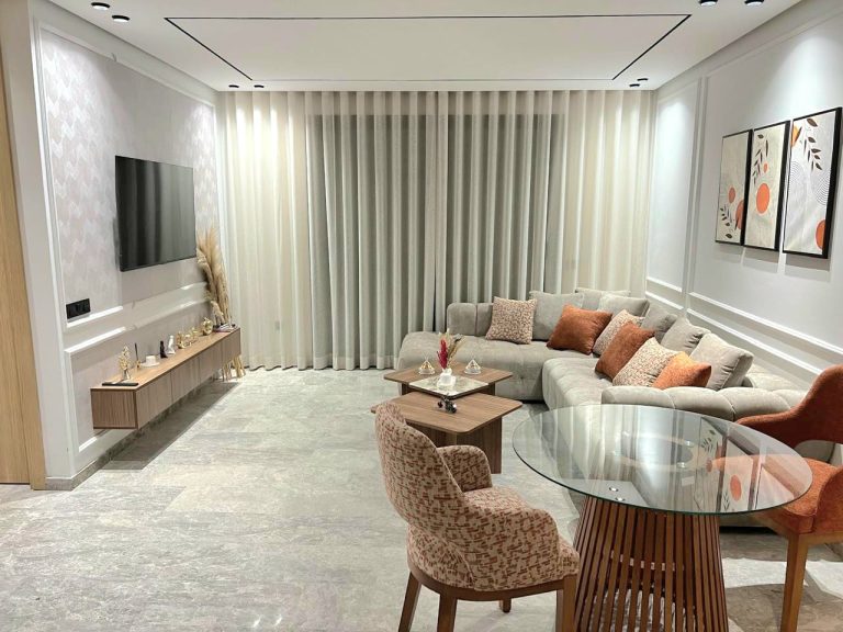 Studio neuf premium de 73 m² avec grande terrasse à louer longue durée – Les hôpitaux