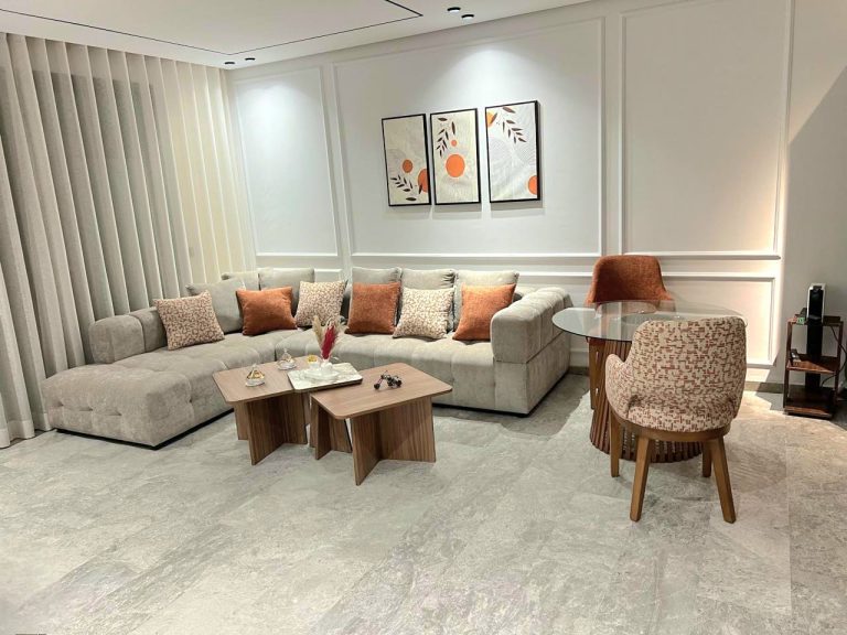 Studio neuf premium de 73 m² avec grande terrasse à louer longue durée – Les hôpitaux