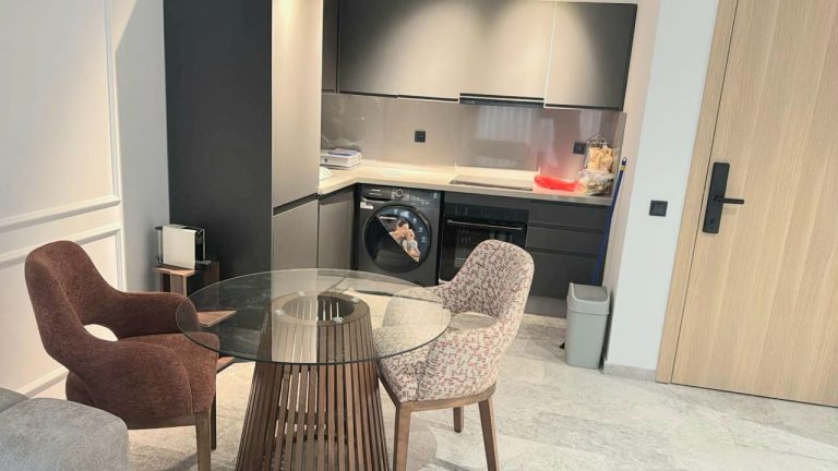 Studio neuf premium de 73 m² avec grande terrasse à louer longue durée – Les hôpitaux