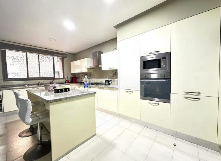 Appartement 3 chambres meublé très haut standing de 220 m² à louer à Gauthier – Casablanca