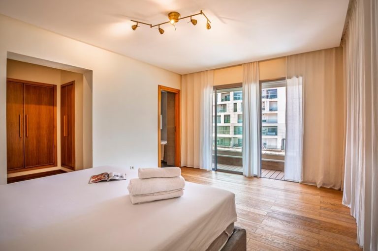 Appartement meublé de luxe de 202 m² avec terrasse vue mer à louer – Marina, Casablanca