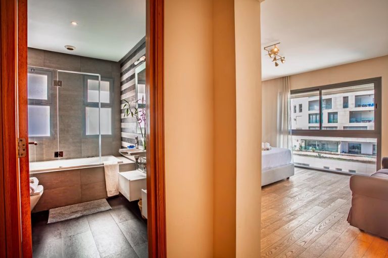 Appartement meublé de luxe de 202 m² avec terrasse vue mer à louer – Marina, Casablanca