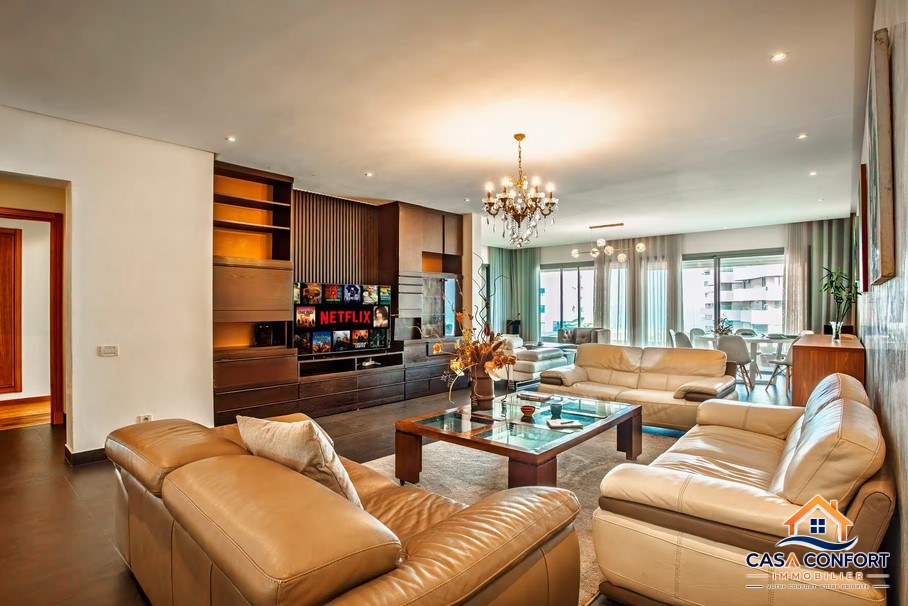 Lire la suite à propos de l’article Appartement meublé de luxe de 202 m² avec terrasse vue mer à louer – Marina, Casablanca