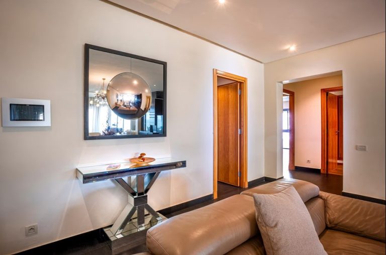 Appartement meublé de luxe de 202 m² avec terrasse vue mer à louer – Marina, Casablanca