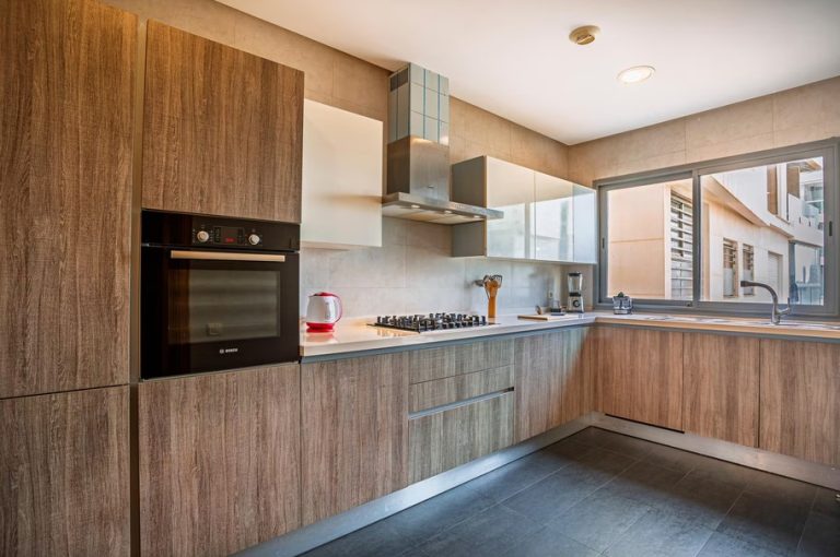 Appartement meublé de luxe de 202 m² avec terrasse vue mer à louer – Marina, Casablanca