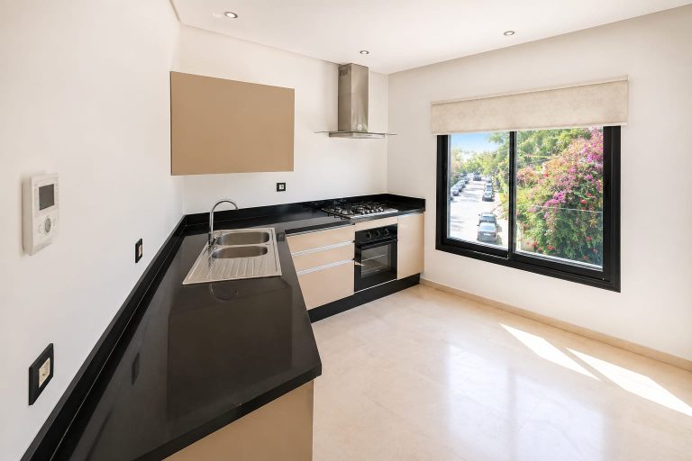 Location appartement 2 chambres vide haut standing de 85 m² à Oasis – Casablanca
